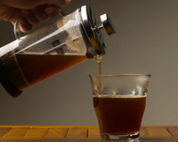 Moer, extrair, coar ou ferver: itens que não podem faltar na cozinha de quem ama café