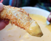 Iscas de frango empanadas com coco na airfryer