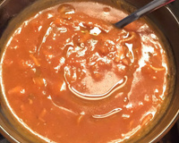 Sopa de abóbora com frango e repolho