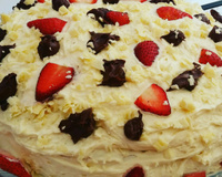 Bolo de leite ninho com chocolate branco