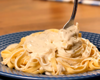 Sem glúten e sem grumos: troque a farinha de trigo por este ingrediente e faça um molho branco cremoso e liso como de restaurante