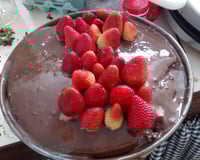 Bolo de chocolate com morango