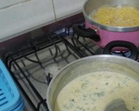 Espaguete ao molho branco com brócolis