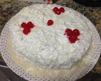 Bolo de abacaxi recheado delicioso