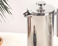 Cafeteira francesa de inox está com o menor preço do ano para preparar café fresquinho em casa