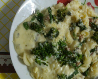 Macarrão de brócolis e Bacon com Molho Branco