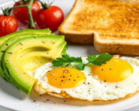 Especialista em psiconeuroimunologia: "Pessoas que consomem proteínas e gorduras no café da manhã tomam decisões melhores e são menos impulsivas."