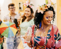Este é o copo perfeito para você levar para os bloquinhos de Carnaval e não passar perrengue com bebida quente