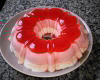 Pudim de gelatina de morango