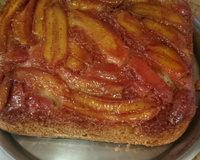 Bolo invertido de banana caramelada de liquidificador