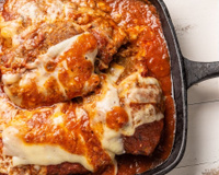 Nunca mais cozinharei frango à parmegiana de outra forma depois que aprendi essa receita de chef