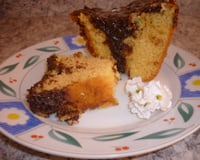Bolo de fubá fofinho com cobertura de chocolate