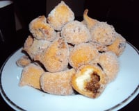 Bolinho de chuva recheado com goiabada ou banana