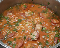 Arroz com coxa de peru e calabresa