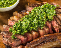 Pare de temperar a carne só com sal: esse chimichurri vai mudar o seu churrasco para sempre!