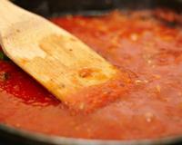 Nem açúcar, nem bicarbonato: é assim que se tira a acidez do tomate sem usar nenhum ingrediente extra!
