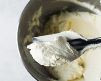 O segredo do buttercream lisinho que faz toda a diferença nos bolos e como evitar erros comuns