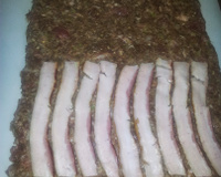 Rocambole de carne moída com linguiça