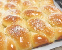 Rosca nuvem fofinha que todos me pedem a receita: sirvo na travessa com calda cremosa de coco e sempre acaba no mesmo dia