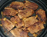 Bisteca de porco com maçã