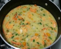 Camarão ao molho de coco com legumes