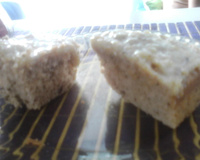 Bolo de nozes e castanha com cobertura de camafeu