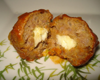 Bolinho de carne moída recheada