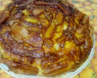 Bolo de banana com calda