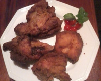 Frango frito com barbecue e molho inglês