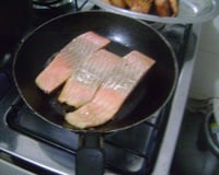 Filé de salmão ao molho de mostarda e champignon