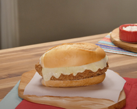 O sanduíche de parmegiana vai ser o novo sucesso do seu lanche: aprenda o passo a passo!