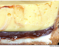 Torta de maracujá com chocolate meio amargo e branco