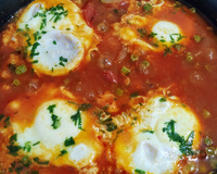 Ervilhas ao molho com ovos