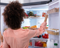 Como molhos, leite, bolo, folhas de alface e refrigerantes podem afetar o desempenho da sua geladeira?