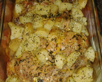 Coxa de frango assada com batatas