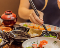 Como fazer um jantar japonês gastando pouco: confira dicas e receitas