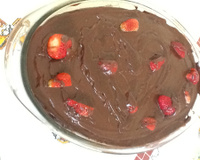 Bolo de chocolate com cobertura cremosa