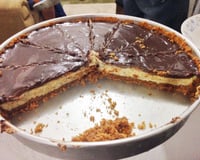 Torta de maracujá da Rapha com cobertura de chocolate
