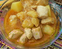 Frango cozido com batatas e caldinho