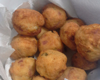 Bolinho de batata com salsicha