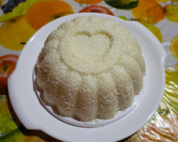 Cuscuz de tapioca e coco com leite condensado