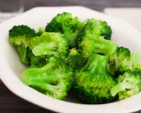 Parei de cozinhar o brócolis na água depois que aprendi o melhor método no TudoGostoso: ajuda a preservar a textura e os nutrientes e fica muito mais saboroso