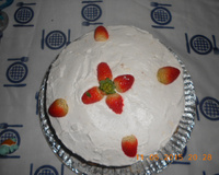 Bolo com creme de morango
