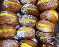 Sonho recheado com goiabada