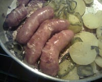 Linguiça ao forno com batatas