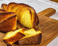 Toda vez que eu faço essa receita de bolo simples de laranja não sobra um pedaço