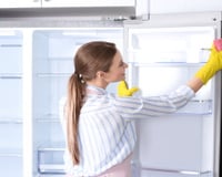 Truque caseiro que limpa a borracha da geladeira encardida sem esforço e deixa como nova!