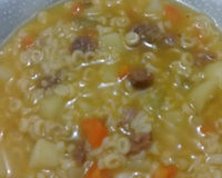 Sopa de macarrão com legumes simples