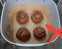Já faz algum tempo que uso uma airfryer. Gostaria que alguém tivesse me dito que usar papel manteiga é uma má ideia