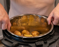 Pouca gente sabe, mas a panela de pressão elétrica faz receitas elaboradas com um clique